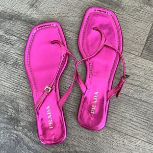 Prada ITALY vivid pink patent leather flat sandals Sz 38